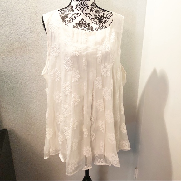 torrid Tops - Torrid Women Lace and Embroidered Tank NWT